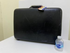 A small vintage hard-shell suitcase from American Tourister - 2