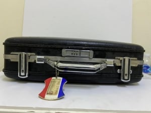 A small vintage hard-shell suitcase from American Tourister - 3