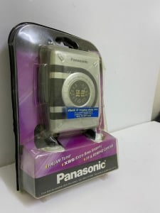 Old portable cassette and radio player stored in its original cardboard from Panasonic - 2
