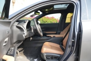 لكزس UX 200 موديل 2023، Y-15898 - 7
