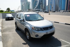 ميتسوبيشي أوتلندر موديل 2009، Y-15900 - 2