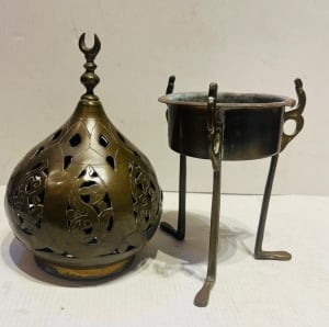 مبخرة نحاسية شرقية بثلاث أرجل وهلال - 2