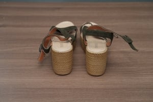 صندل نسائي بكعب منصة – مقاس 39-40 - 4