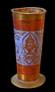 صينية نحاسية أنيقة تضم ملاّحات وكوباً مركزياً - 6