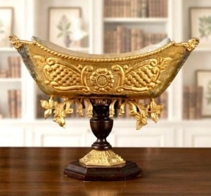 Luxurious Antique Display Vessel with a Unique Classic Design - 4