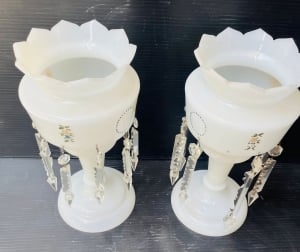 Pair of Vintage Opaline Pineapple Vases in a Milky Hue - 3