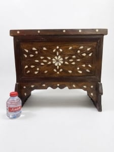 صندوق خشبي أثري مطعّم بزخارف يدوية - 3