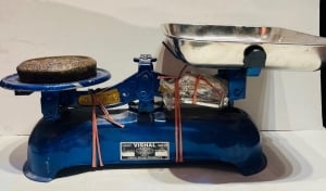 ميزان ميكانيكي قديم بكفتين من شركة Vishal Scale Products - 3