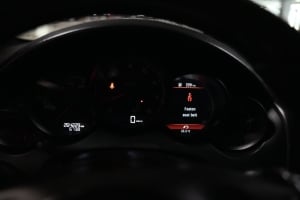 Porsche Cayenne Model 2013, Y-16034 - 11