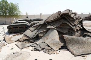 Used Rubber Floor Mats & Wooden Pallet - 3