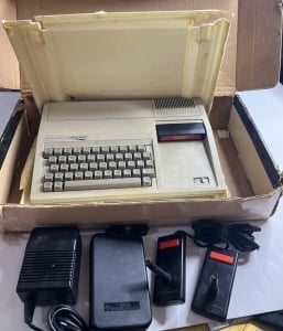حاسوب منزلي عتيق Texas Instruments TI-99/4A - 3