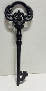 Vintage Cast Iron Skeleton Key – Decorative Piece - 3