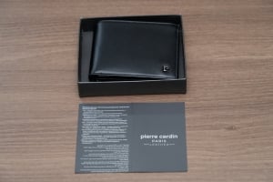 محفظة جلد أسود ثنائية الطي من Pierre Cardin - 3
