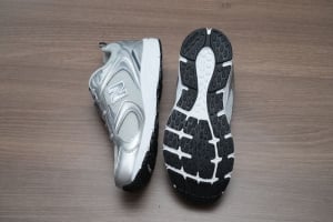 حذاء رياضي New Balance فضي - 8