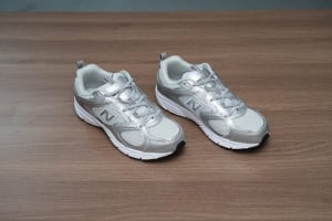 حذاء رياضي New Balance فضي - 4