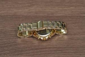 طقم ساعة ومجوهرات ذهبية اللون من Pelin Aksesuar - 11