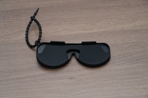 حامل نظارات أسود Meleni Home مع قطعة تنظيف - 4