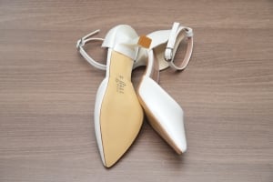 حذاء كعب أبيض بحزام كاحل ومقدمة مدببة - 8