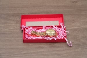 ساعة نسائية ذهبية اللون بإطار كريستال - 3