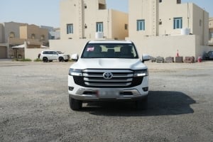 تويوتا لاند كروزر GXR إس يو ڤي موديل 2022، C-11301 - 3