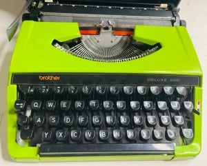 آلة كاتبة قديمة Brother Deluxe 220 - 2