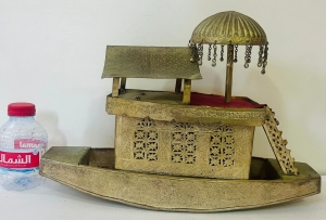 مركب نحاسي قديم مزخرف يدوياً - 3