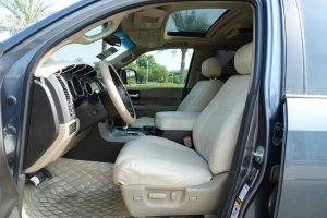 Toyota Sequoia Model 2010, Y-16116 - 9