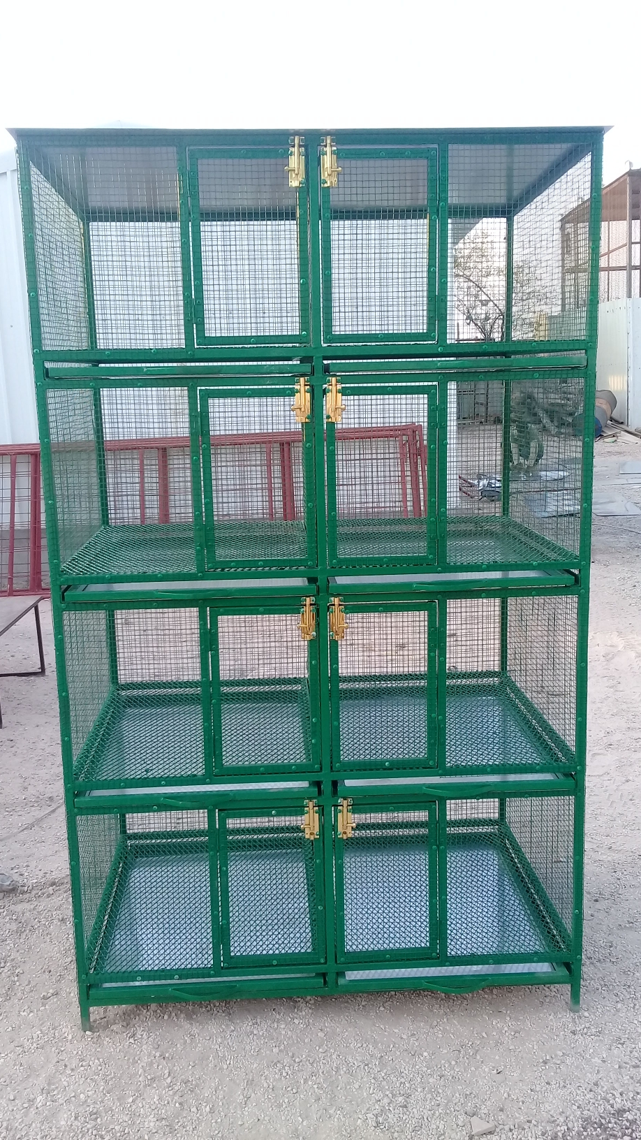 اقفاص ومحاكر - 3
