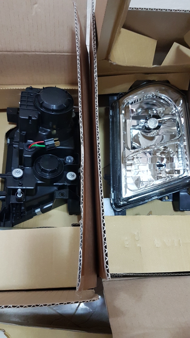 FOR sale two light for nissan pat - 1