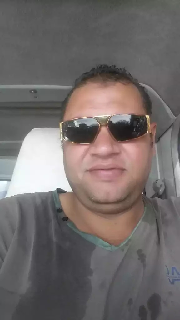 سواق مصري على درايه كامله بالدوحه - 1