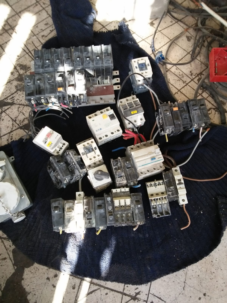 مفتاح كهرباء جميع الاحجام - 1