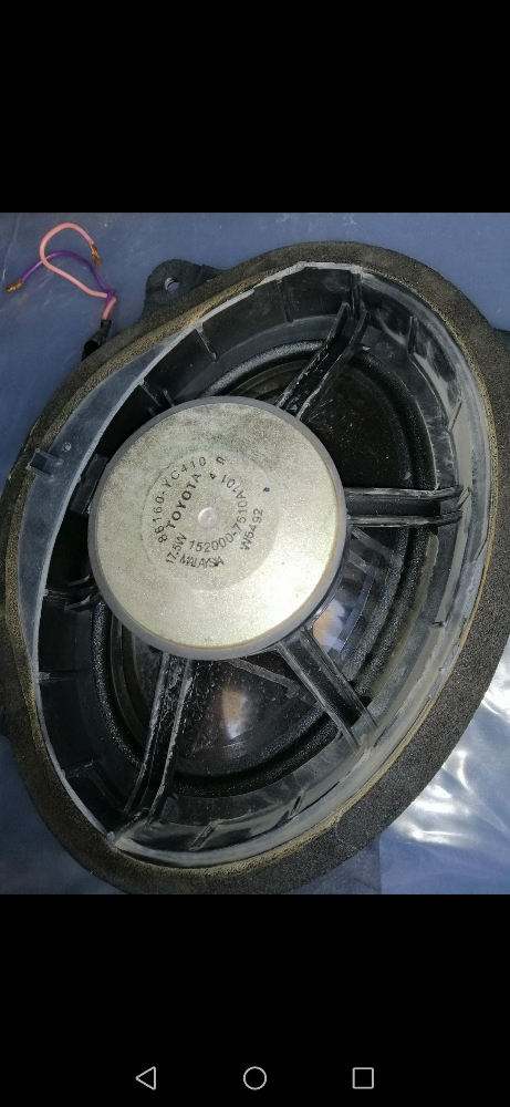 1 TOYOTA SPEAKER ORIGINAL--- - 1
