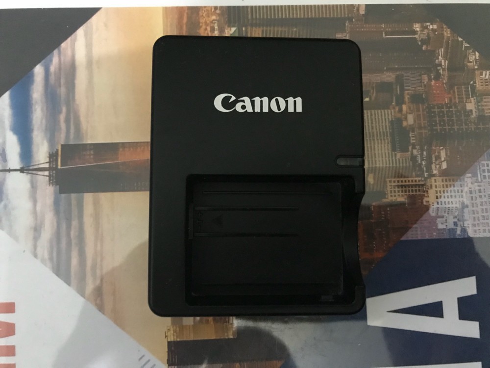 Canon charger  LP-E5 - 1