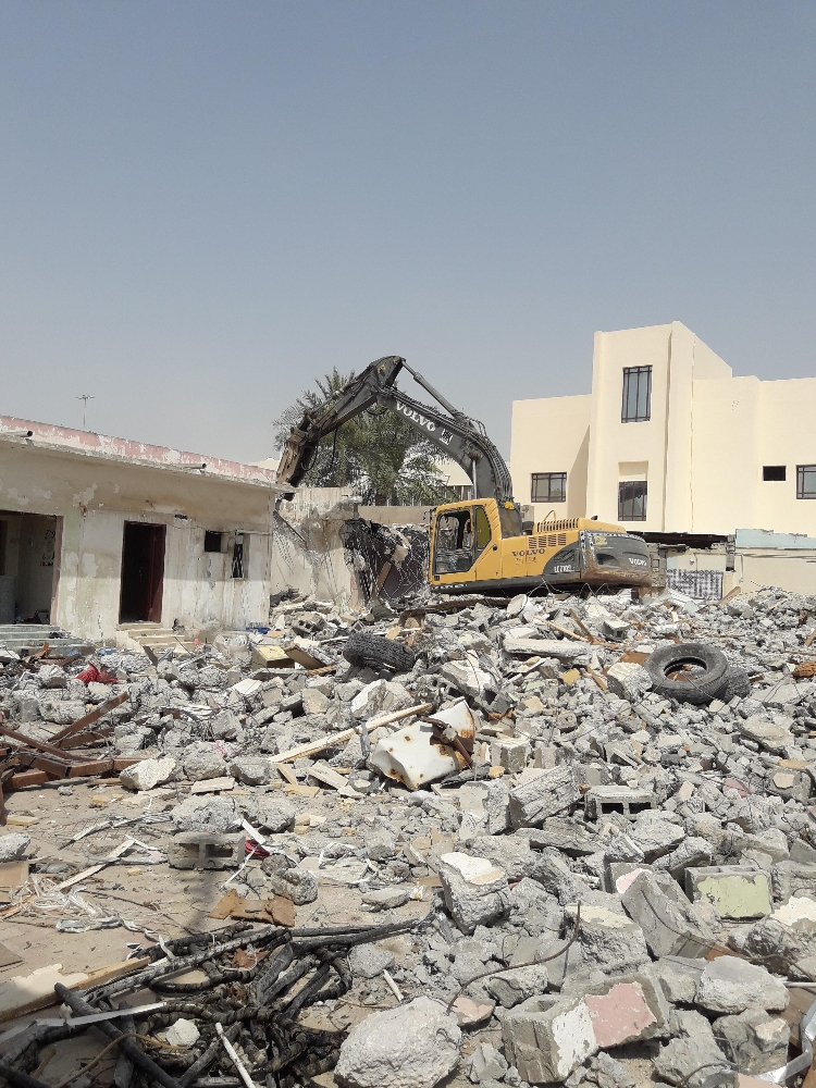 معدات لهدم وتكسير البيوت والمبان - 1