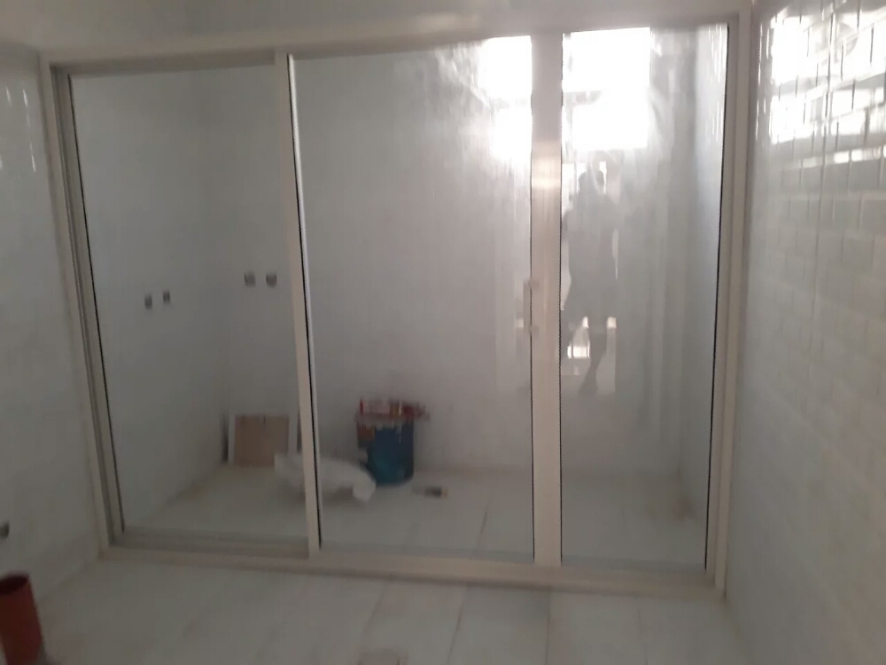 Glass and Aluminum Installation - 5