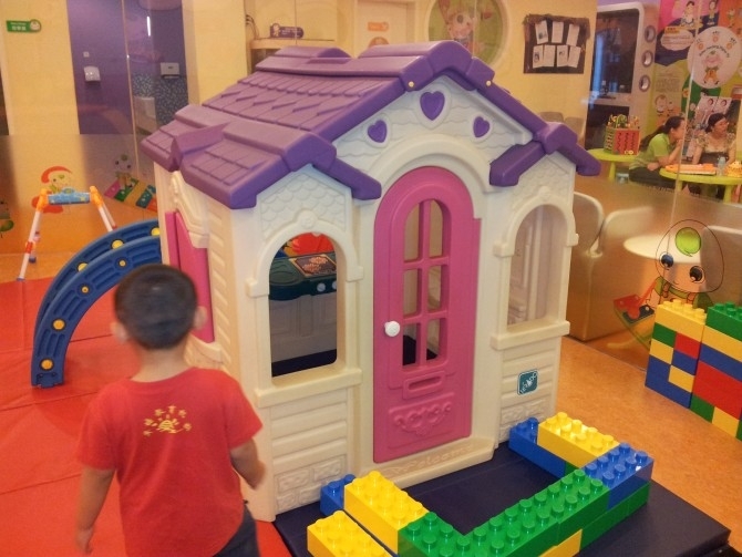 Toy plastic big house play house - 9