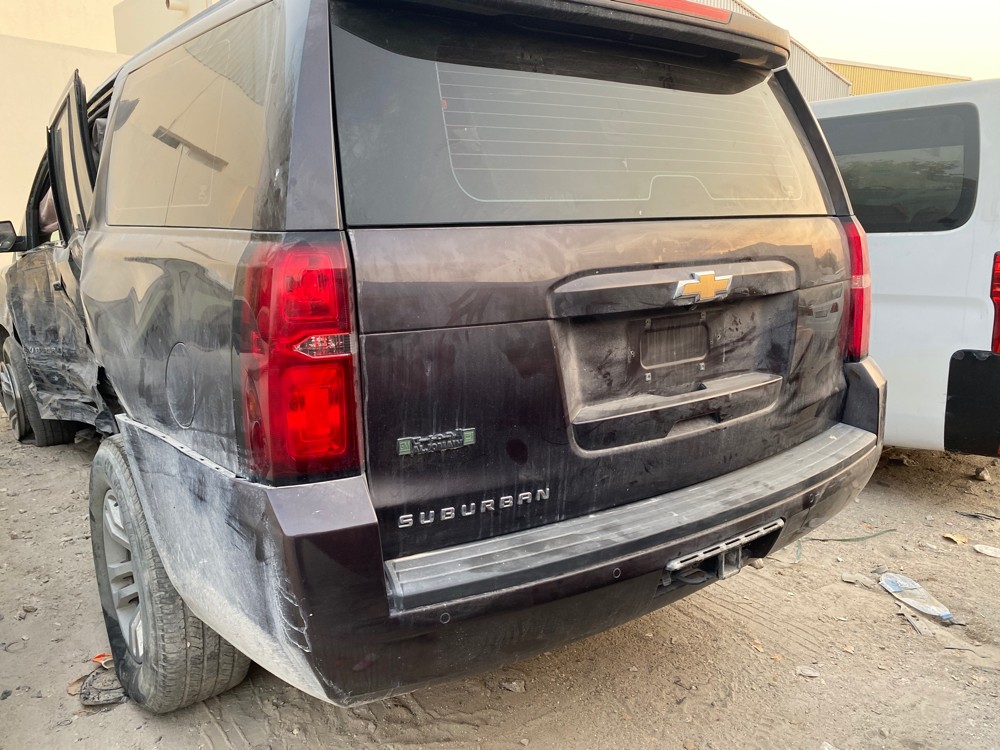 Chevrolet suburban scrap parts - 3
