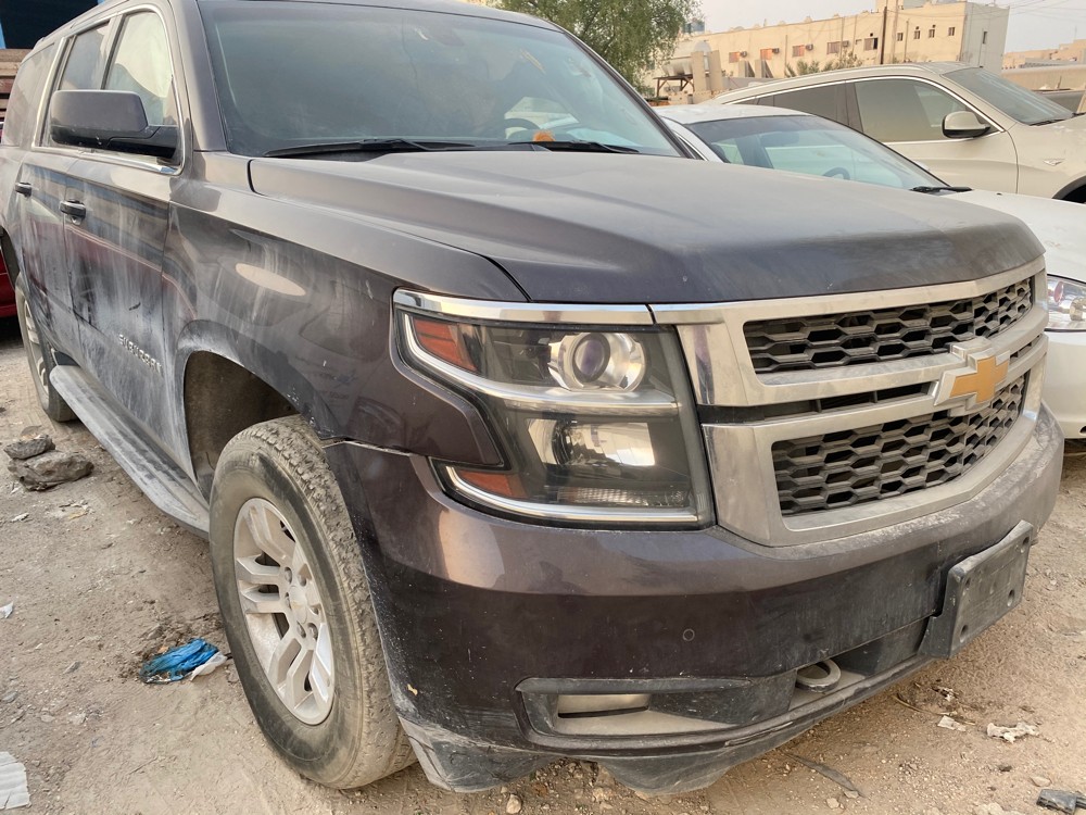 Chevrolet suburban scrap parts - 1