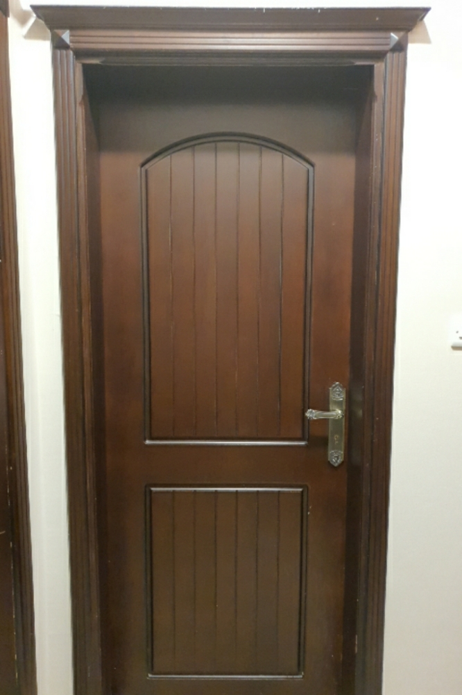 wood door painter required - 1