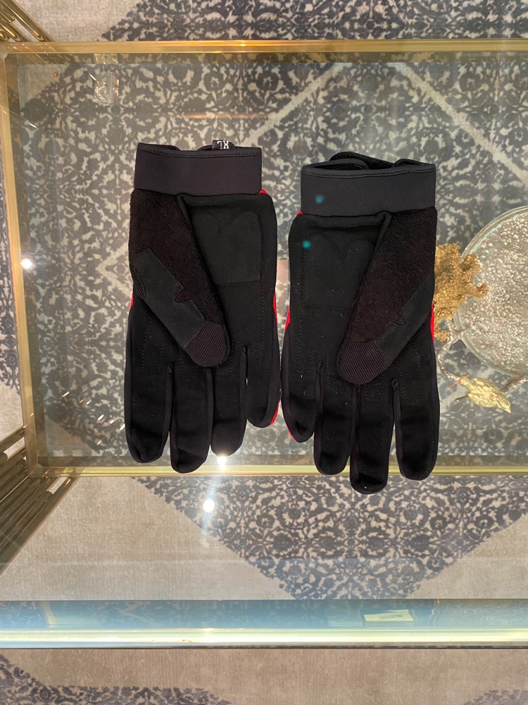safety glove and protection gear - 8