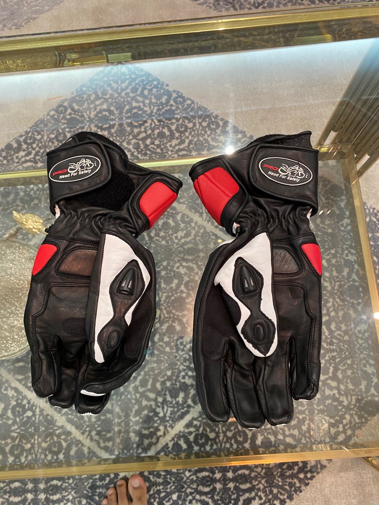 safety glove and protection gear - 2