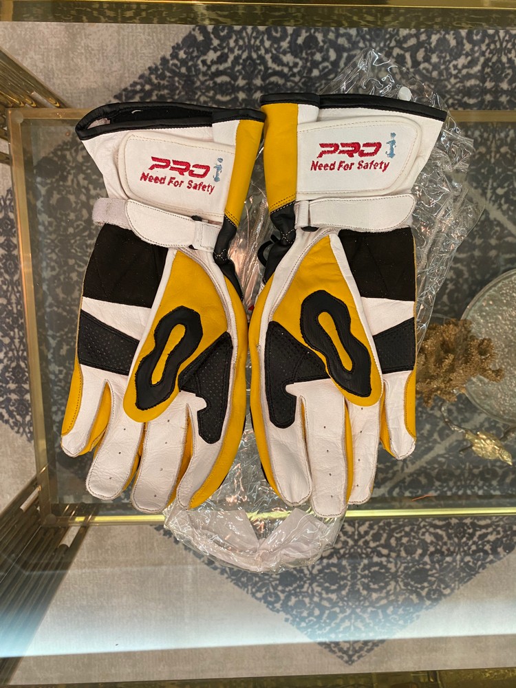 safety glove and protection gear - 6