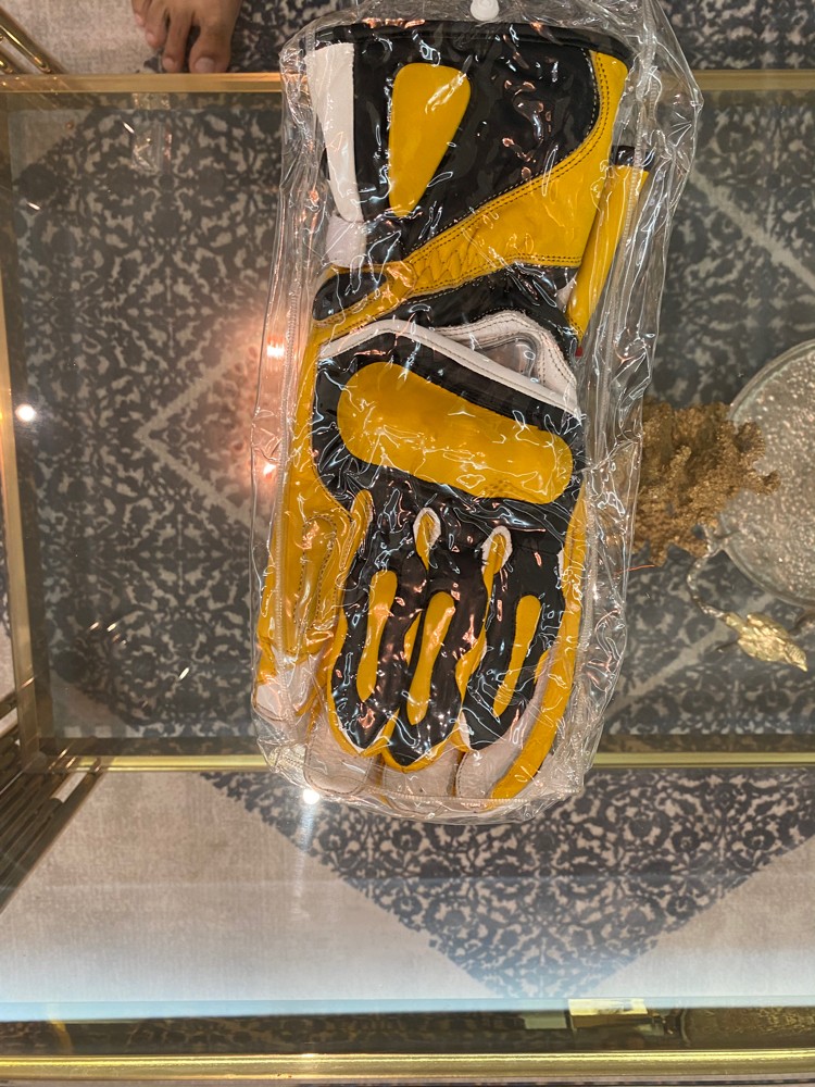 safety glove and protection gear - 4