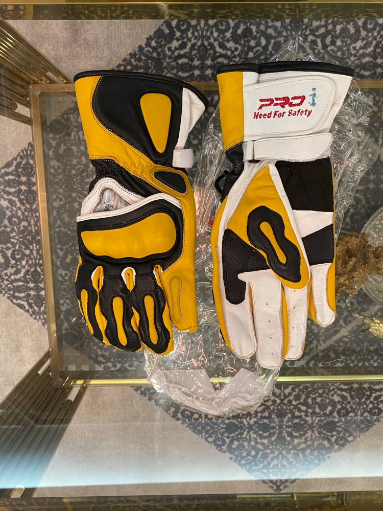 safety glove and protection gear - 5