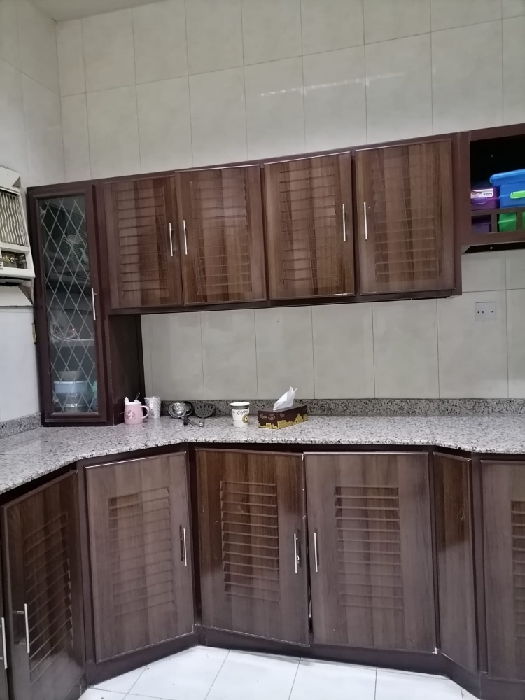 KITCHEN CABINET  WITH ALUMINIUM D - 1