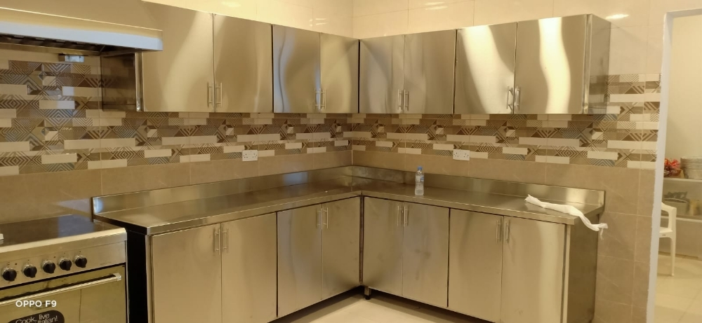 KITCHEN CABINET  WITH ALUMINIUM D - 11