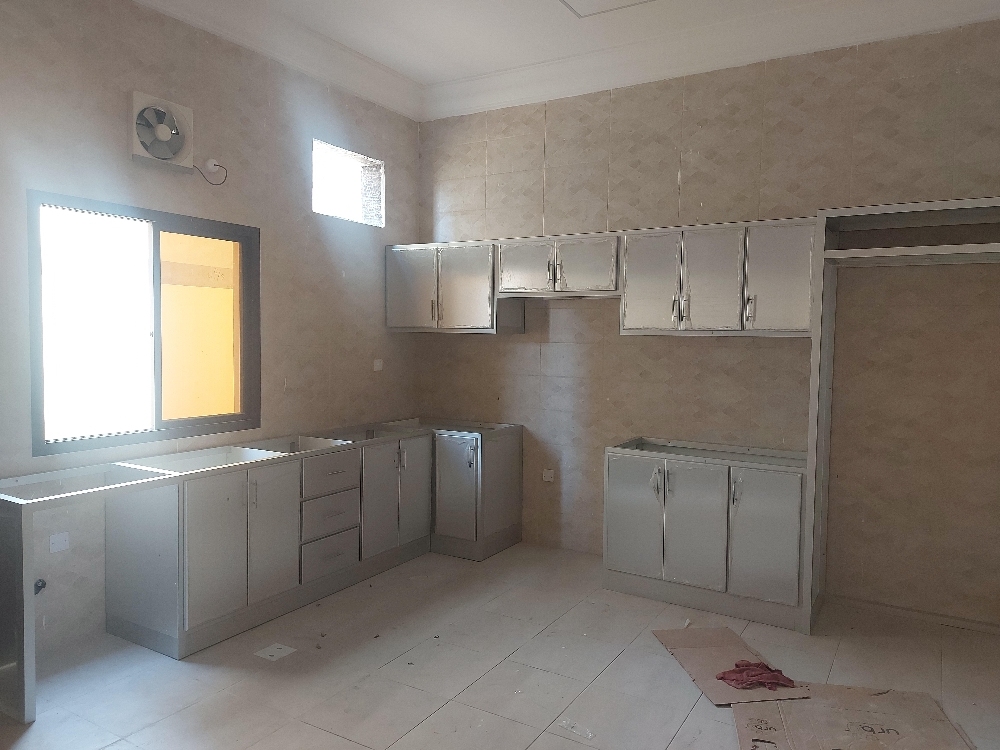 KITCHEN CABINET  WITH ALUMINIUM D - 9