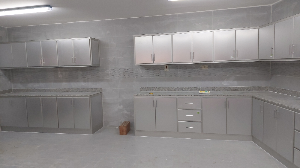 KITCHEN CABINET  WITH ALUMINIUM D - 7