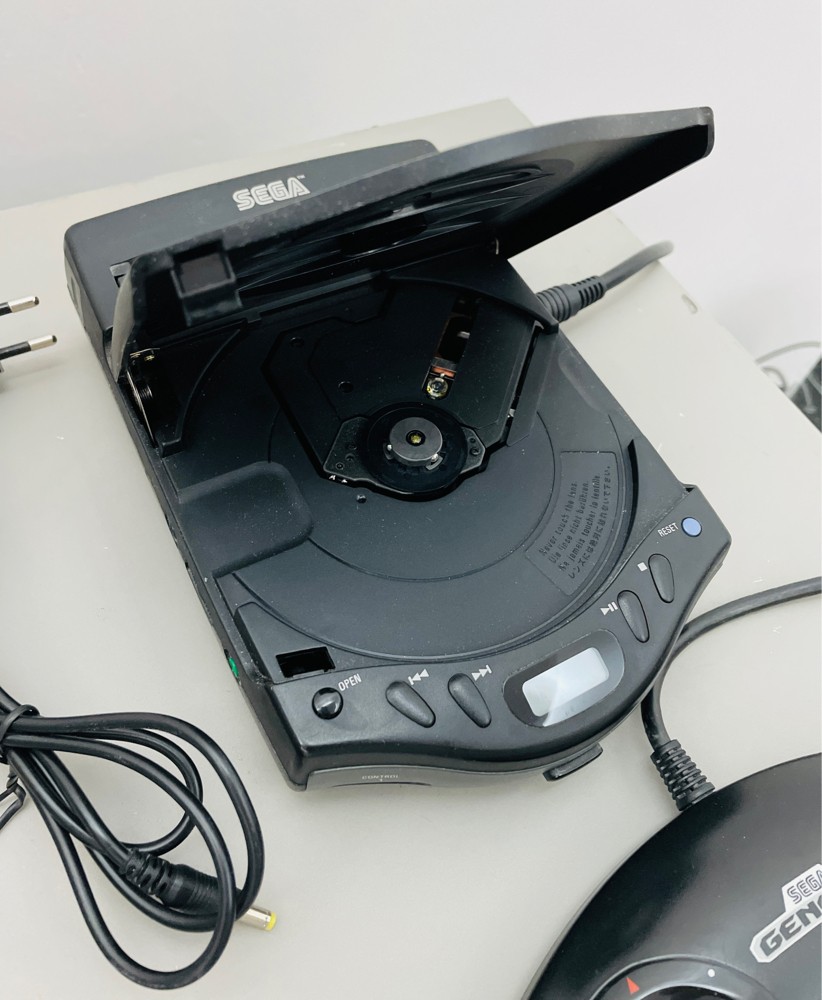 sega genesis cdx system console  - 2