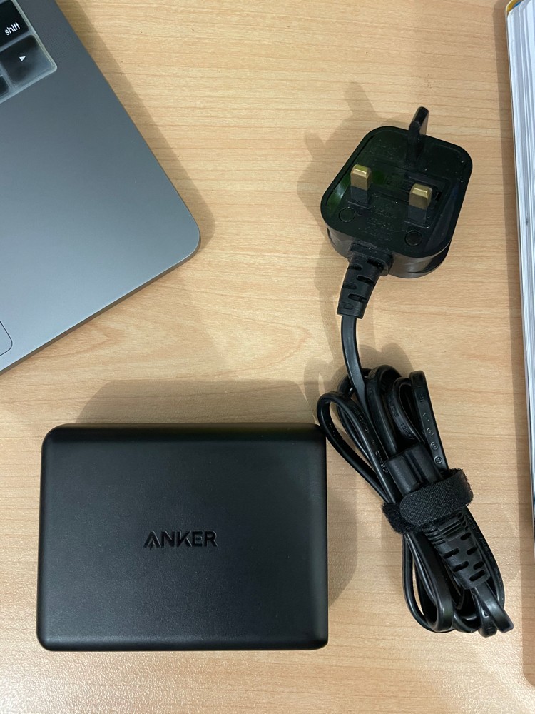 Anker 5 port power brick - 1